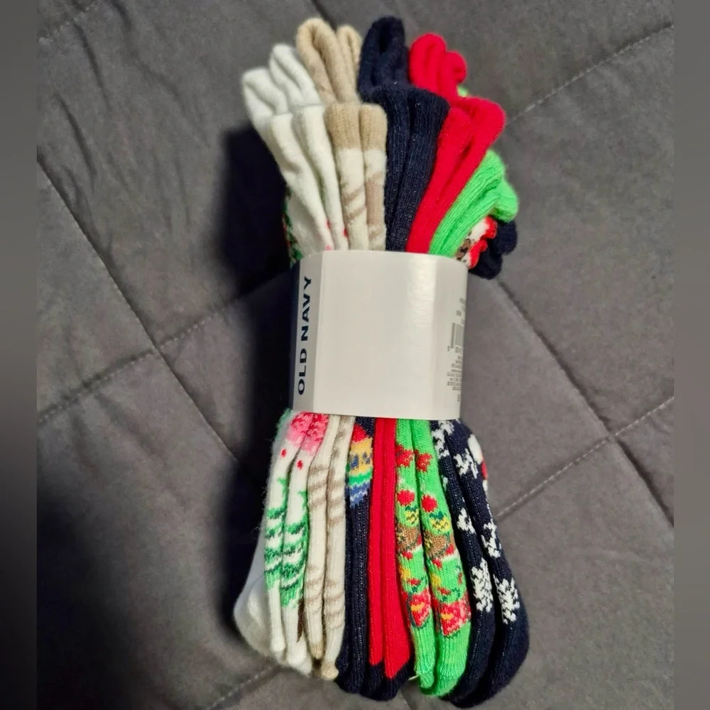 Old Navy NWT 6 Pack Christmas Socks